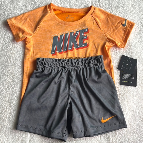 New Nike Outfit - Picture 1 of 5